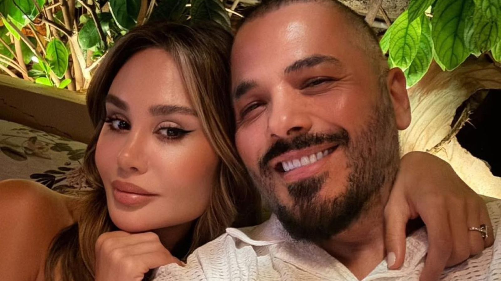 الثنائي الرومانسي رامي عياش وداليدا يخطفان الأنظار بأحدث إطلالة بمناسبة عيد زواجهما