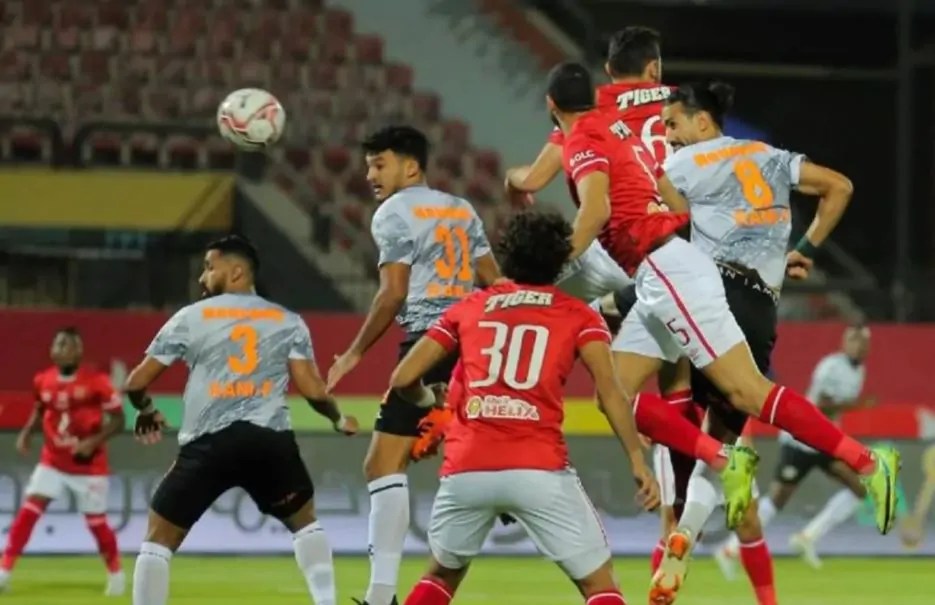 الأهلي يطارد الفوز الغائب أمام فاركو في مواجهة مثيرة بالدوري