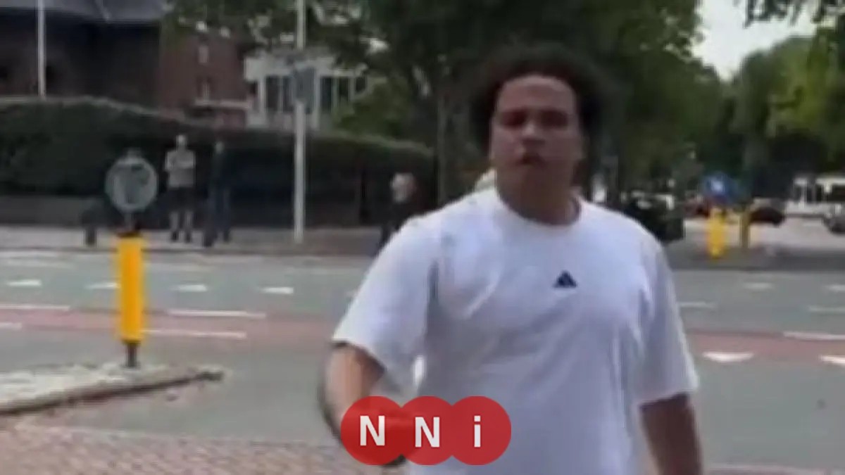 «أحمد موسى: أحمد ناصر نموذج مشرف لكل مصري في مواجهة الإخوان أمام السفارة المصرية في هولندا»