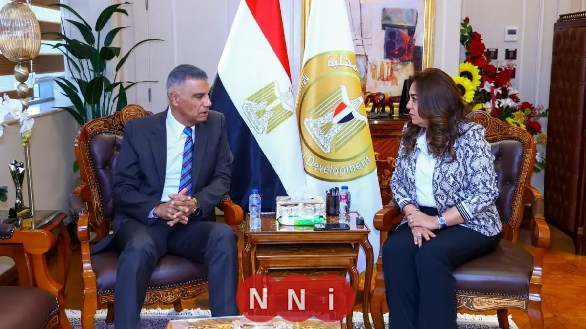 وزيرة التنمية المحلية تناقش مع محافظ أسوان مبادرة “حياة كريمة” والموجة الـ 27 لإزالة التعديات