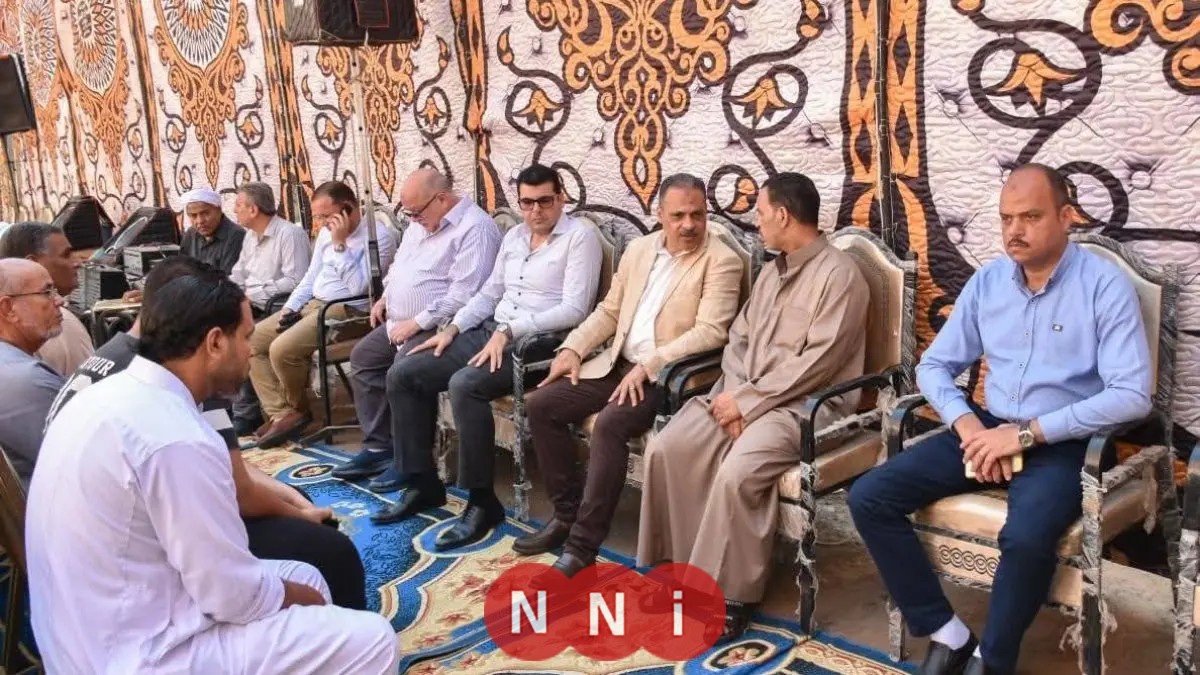 محافظ الشرقية يؤدي واجب العزاء في ضحايا عقار الزقازيق المنهار ويُوجه بسرعة صرف التعويضات