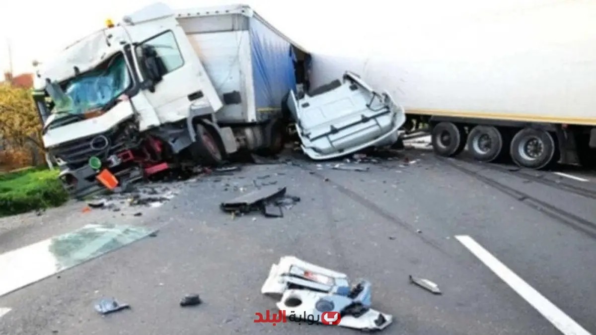 مصرع وإصابة 51 شخصاً في حادث تصادم مروع بين شاحنة وجرار في ولاية أوتار براديش الهندية