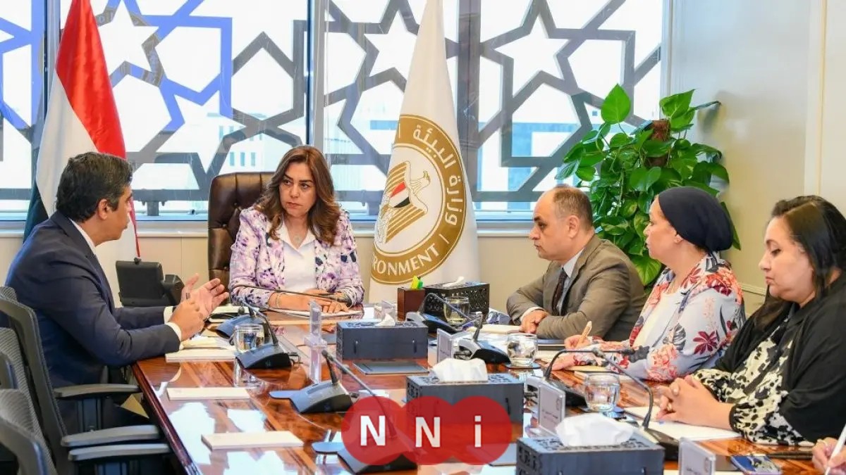 وزيرة التنمية المحلية تناقش مع وزارة البيئة تعزيز استثمار المخلفات في المدن الجديدة