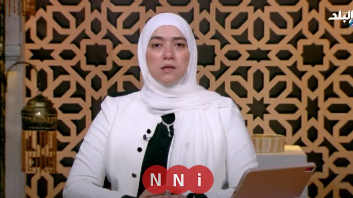 دينا أبو الخير: يُسمح للزوجة بأخذ ما يكفيها من أموال زوجها في حالة البخل الشديد