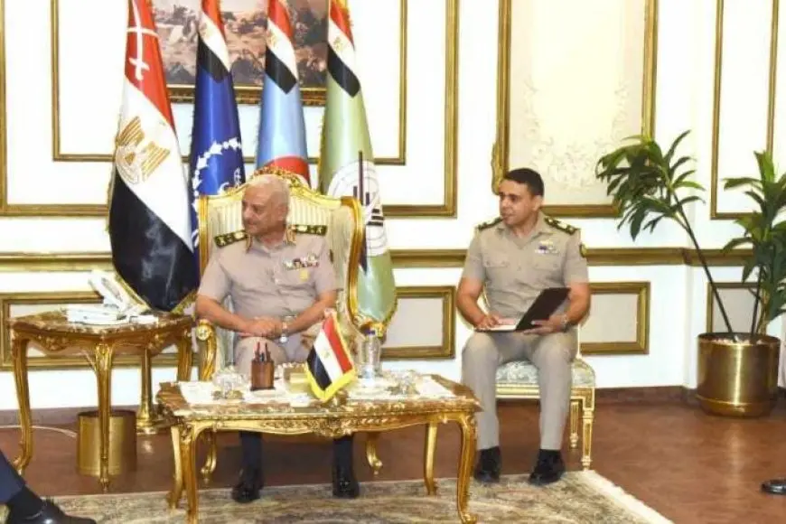 وزير الدفاع يلتقى الممثل الأعلى للسياسة الخارجية والأمنية نائب رئيس المفوضية الأوروبية خلال زيارته إلى مصر