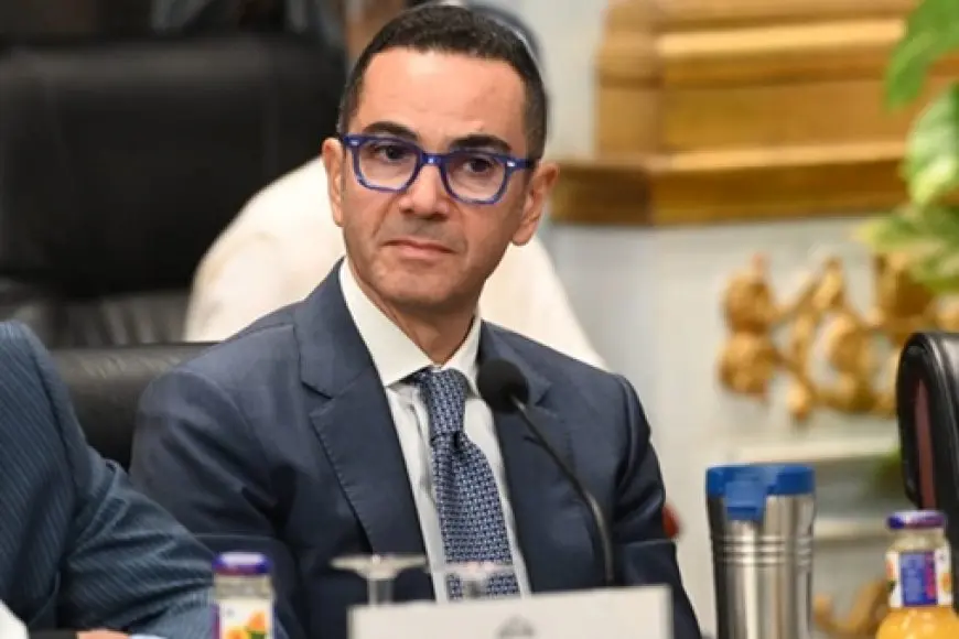 وزير الاستثمار يغادر إلى بروكسل لتعزيز التعاون الاقتصادي والتجاري مع الاتحاد الأوروبي