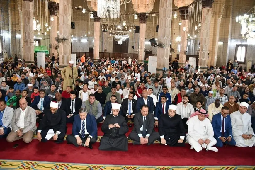 وزير الأوقاف ومحافظ الإسكندرية وسفيرا الكويت وإندونيسيا يحضرون صلاة الجمعة في أبي العباس المرسي