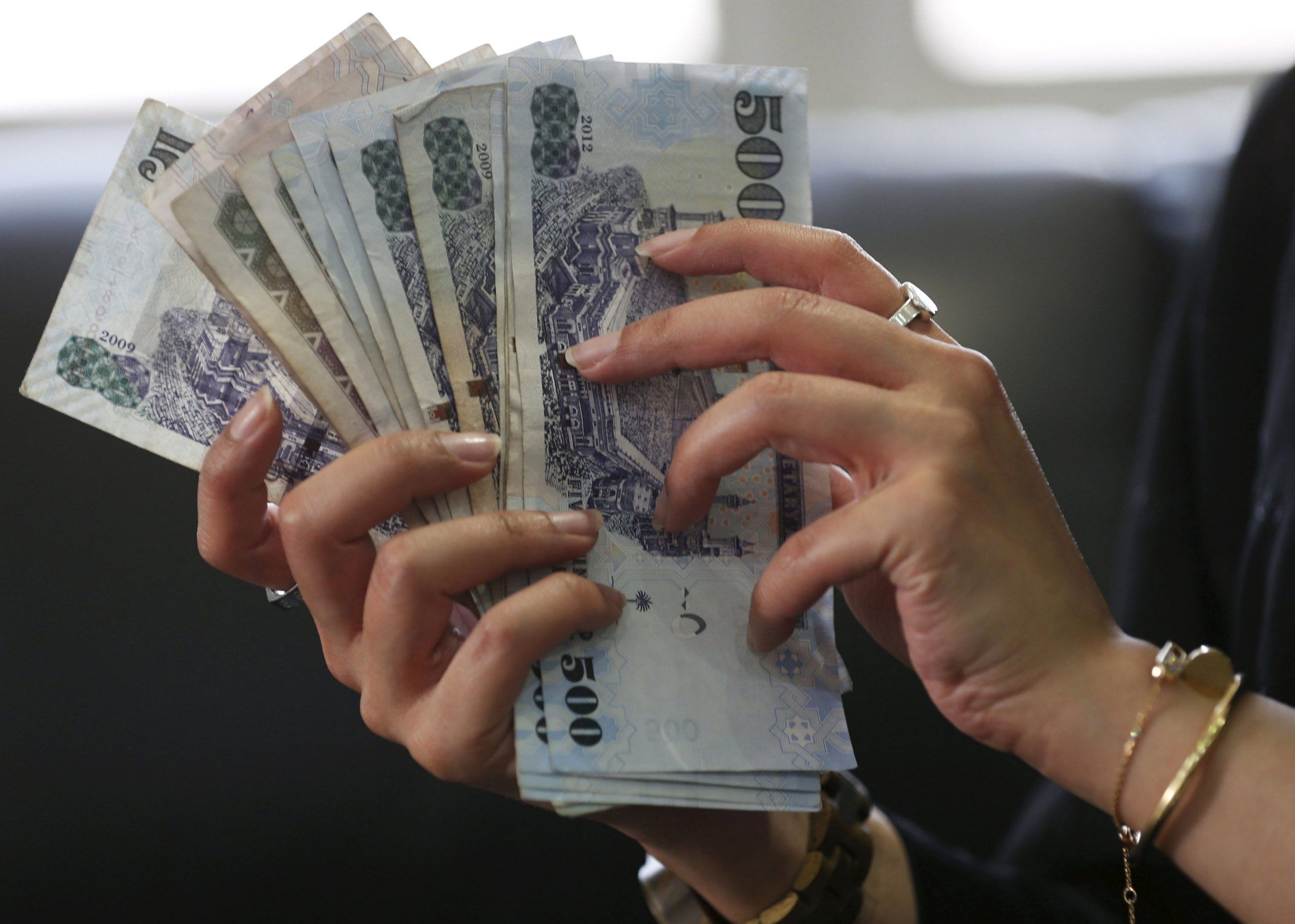 قرض مدعوم للرجال والنساء بدون فوائد ولا رسوم بأقل متطلبات وأسهل إجراءات