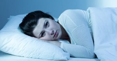 «تأثير السهر المتأخر على القدرات العقلية والمزاج» السهر لوقت متأخر من الليل ينعكس سلبًا على كفاءتك العقلية ويؤثر على مزاجك.