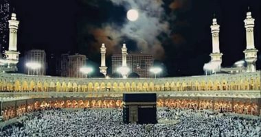 القمر يتعامد على الكعبة المشرفة فجر اليوم فى مشهد فلكى بديع