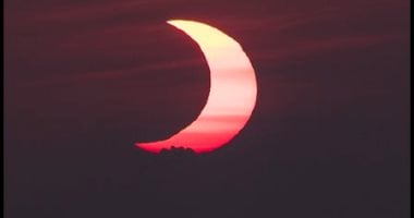 الكرة الأرضية تشهد غدا كسوفا جزئيا للشمس يرى فى هذه المناطق