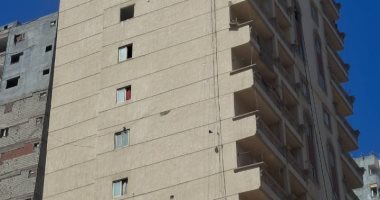 بدء هدم 11 طابقا مخالفا بالعقار المائل شرق الإسكندرية بعد الإخلاء.. مباشر