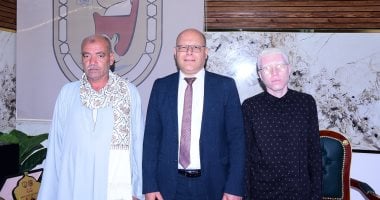 الطالب يوسف يتسلم عمله كمعيد بجامعة سوهاج بعد إجراء الفحوصات الطبية.. صور