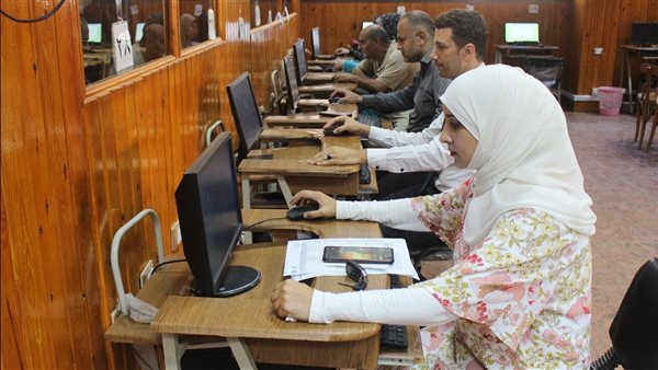 طلاب المرحلة الثالثة للثانوية العامة