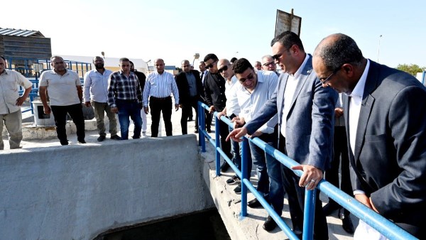 وزير الإسكان يتفقد أعمال رفع كفاءة محطة المياه الرئيسية بالعبور