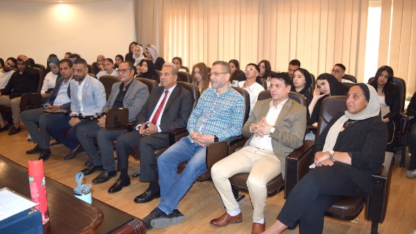 تجارية القاهرة تختتم برنامجا لإعداد جيل جديد من طلبة الجامعات للتصدير