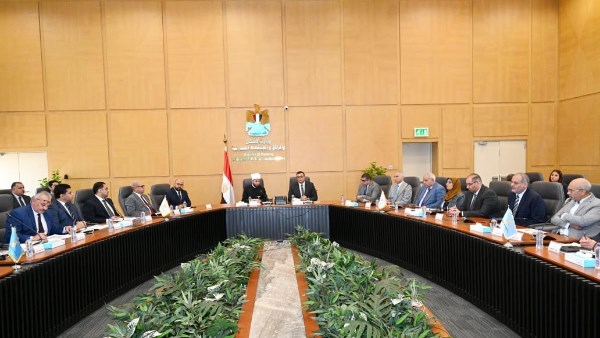 وزيرا الإسكان والأوقاف يناقشان المشروعات القومية المشتركة التي تخدم المواطنين