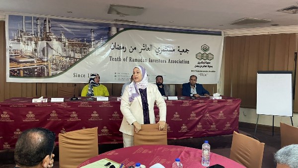 ورشة عمل لغرفة صناعة الملابس الجاهزة للتعريف بقانون العمل الجديد