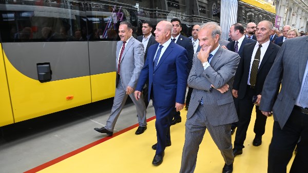 افتتاح خط إنتاج جديد للأتوبيسات الكهربائية بشراكة مصرية – سويدية في الصالحية الجديدة