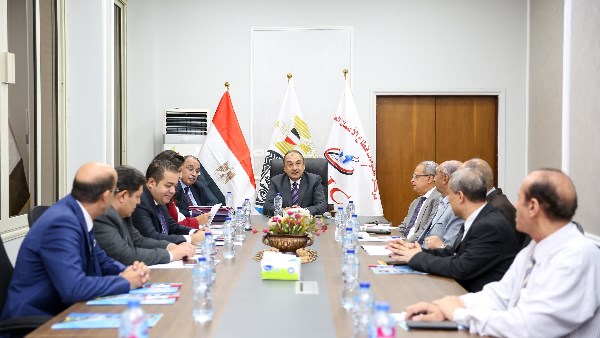 الشيمي يزور مركز معلومات قطاع الأعمال ويوجّه بوضع استراتيجية شاملة للنهوض بأدائه