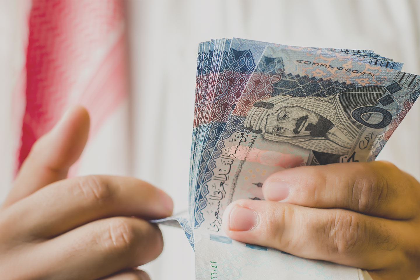 تمويل شخصي 100 ألف ريال بقسط بسيط بدون ضامن ولا تحويل راتب ميسر جداً