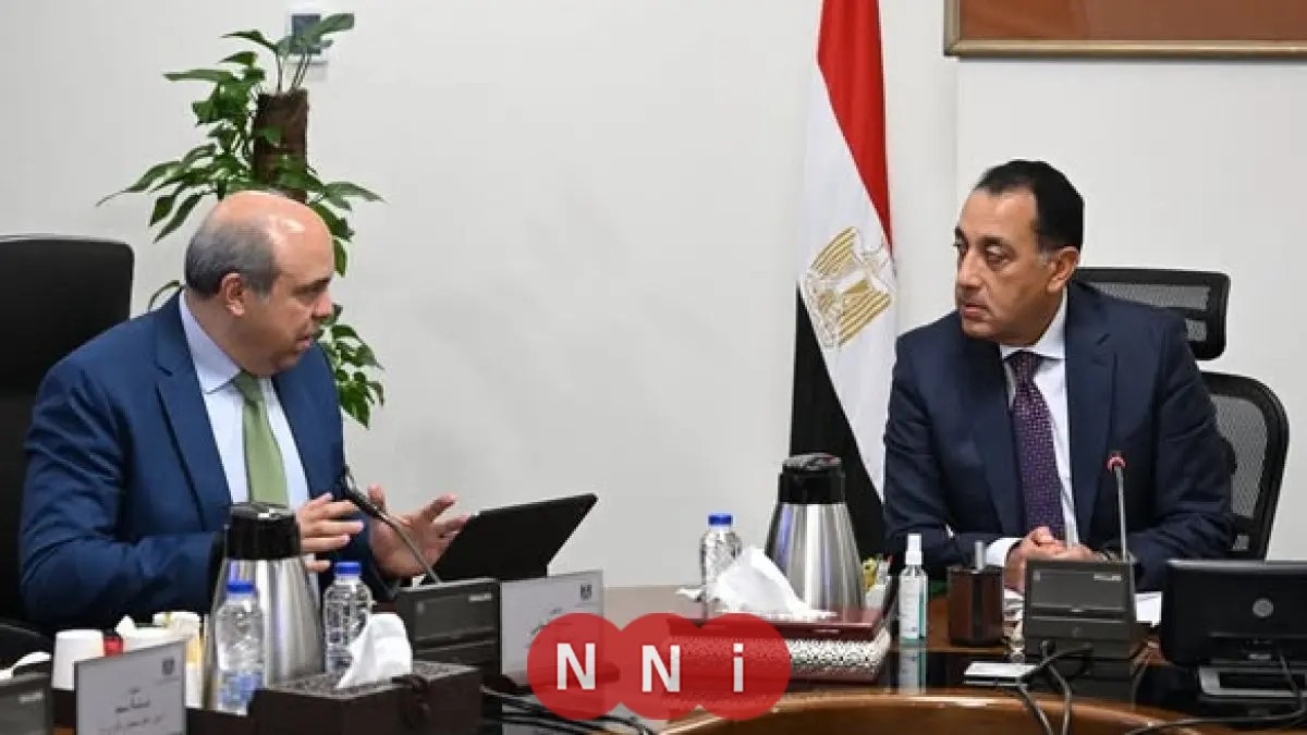 رئيس الوزراء يستعرض تقدم تنفيذ مشروع مبنى 4 في مطار القاهرة الدولي