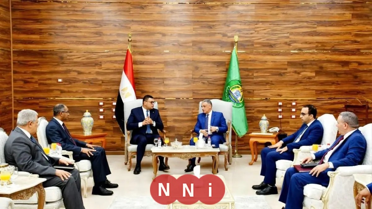 وزير الإسكان ومحافظ الإسماعيلية يناقشان تقدم مشروعات المياه والوحدات السكنية