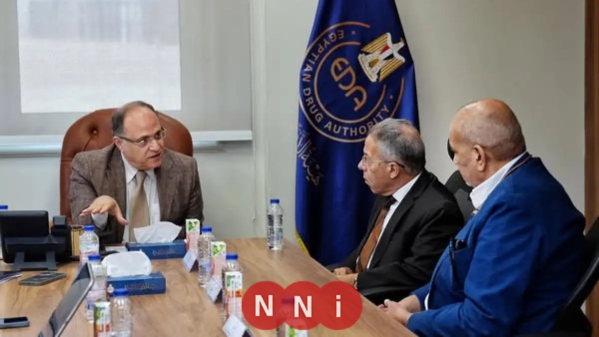 رئيس هيئة الدواء يناقش مع ممثلي جهاز الدمغة الطبية طرق دعم الصناعة الوطنية