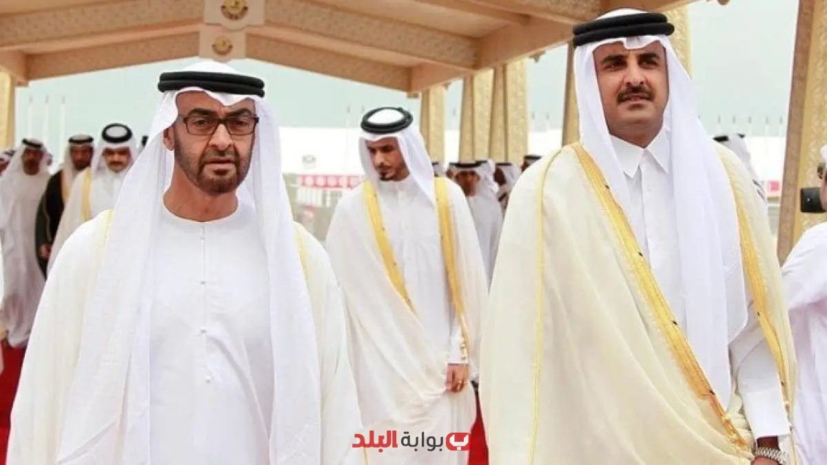 أمير قطر يرحب برئيس الإمارات لدى وصوله إلى الدوحة