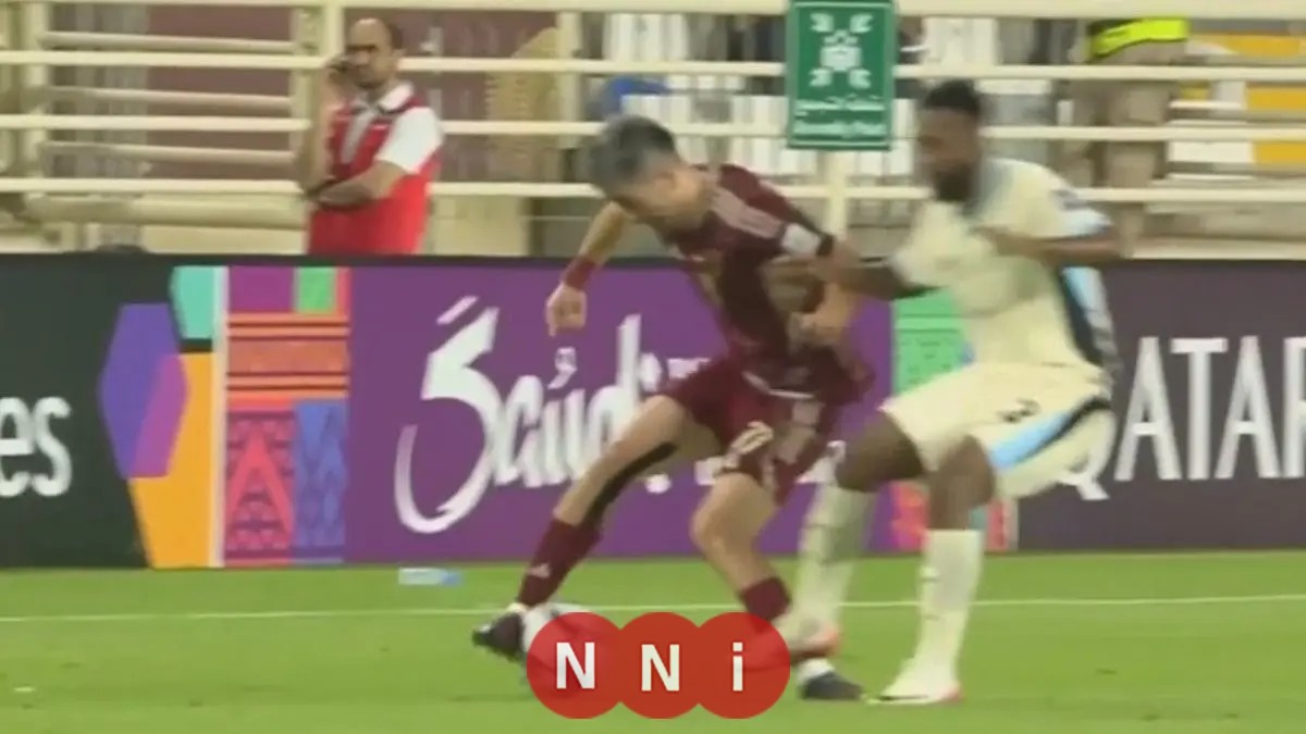 خروج مهند الشنقيطي خلال مباراة مثيرة بين الوحدة والاتحاد في دوري أبطال آسيا