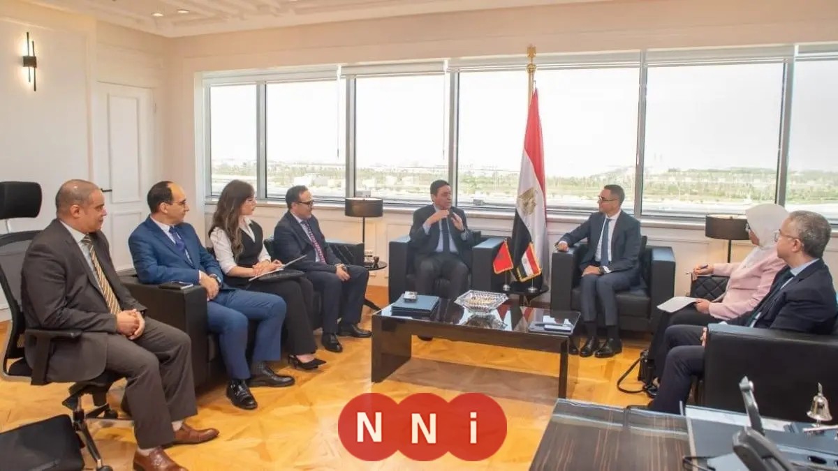 وزير الاستثمار يلتقي الوزير المغربي لمناقشة تعزيز العلاقات الاقتصادية بين البلدين