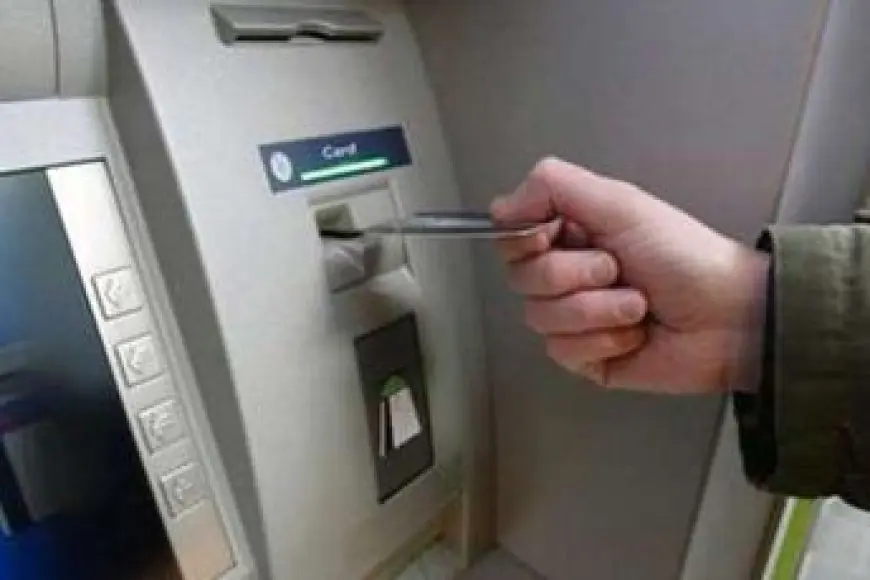 رسوم السحب النقدي بين البنوك.. كيف تختلف حسب نوع البطاقة؟