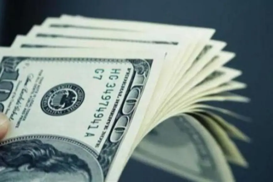 خبير مصرفي يكشف عن توقعاته لأسعار الدولار الشهرين المقبلين