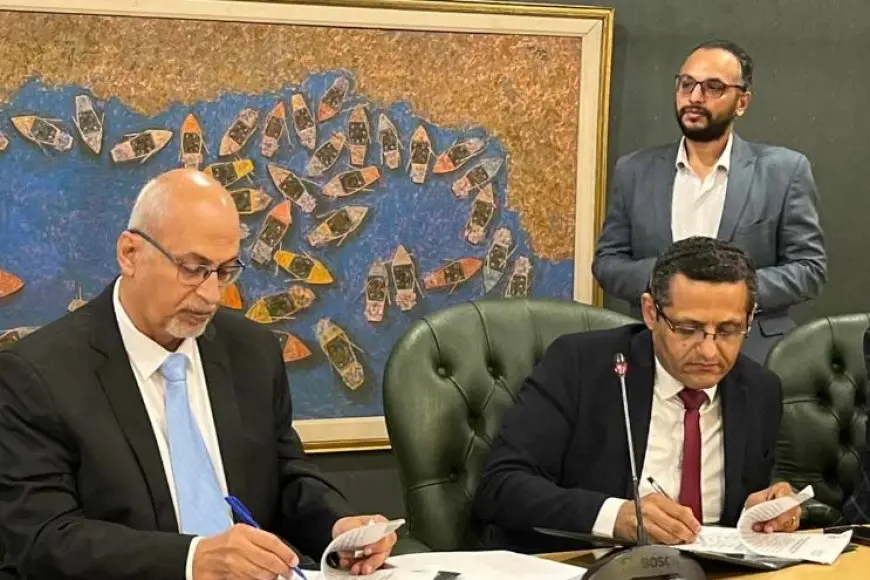 نقيب الصحفيين يوقع عقد مشروع التحول الرقمي بالنقابة
