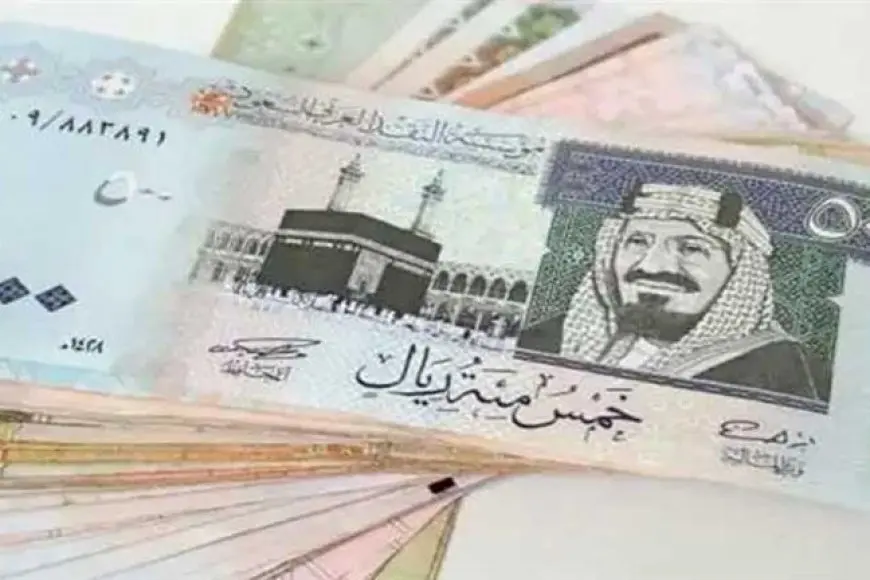 البنوك تبدأ تدبير الريال السعودي نقدا بغرض العمرة.. فما الأوراق المطلوبة؟