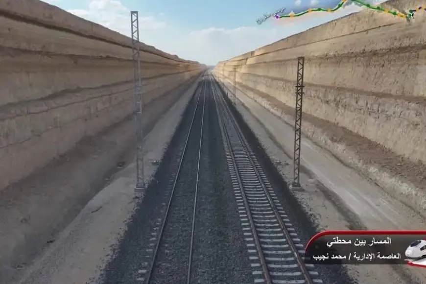 النقل تكشف عن أحدث صور لتركيب قضبان الخط الأول من القطار السريع