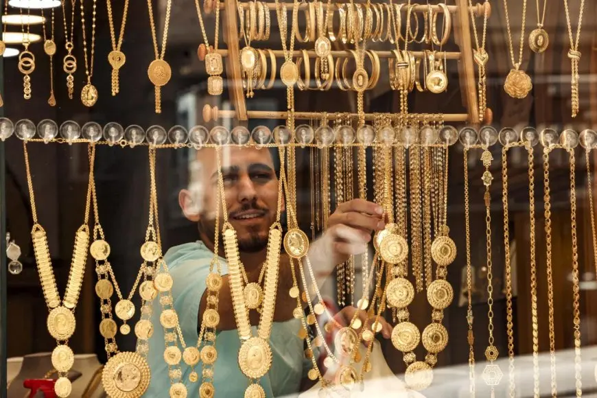 ارتفاع طفيف في أسعار الذهب اليوم الاثنين بمحلات الصاغة