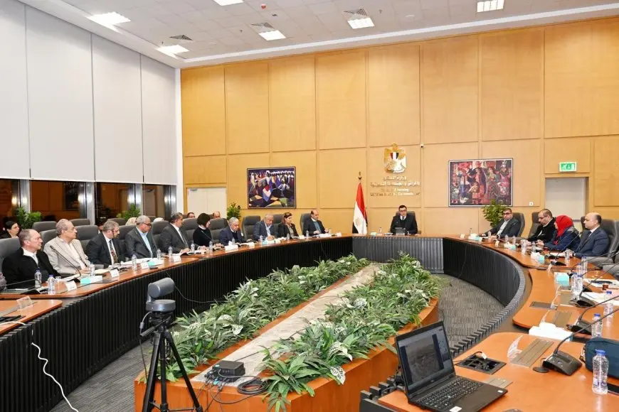 وزير الإسكان يوجه باستمرار العمل خلال أيام الإجازات لسرعة الانتهاء من المشروع
