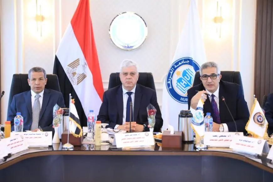 وزير التعليم العالي يوجه الجامعات بإعلان جداول امتحانات نهاية العام مسبقاً بفترة كافية