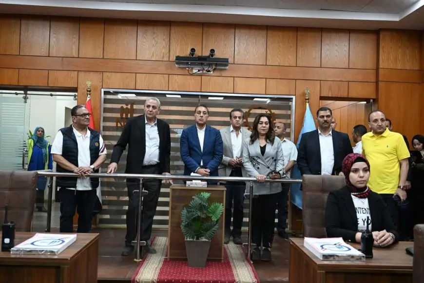رئيس الوزراء يزور مركز السيطرة على الشبكة الوطنية للطوارئ والسلامة في ديوان المحافظة