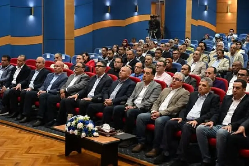 رئيس الوزراء يشهد عرض الخطة الشاملة لتطوير ميناء غرب بورسعيد