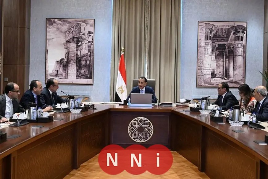 رئيس الوزراء يناقش مع وزير قطاع الأعمال العام عدة ملفات عمل