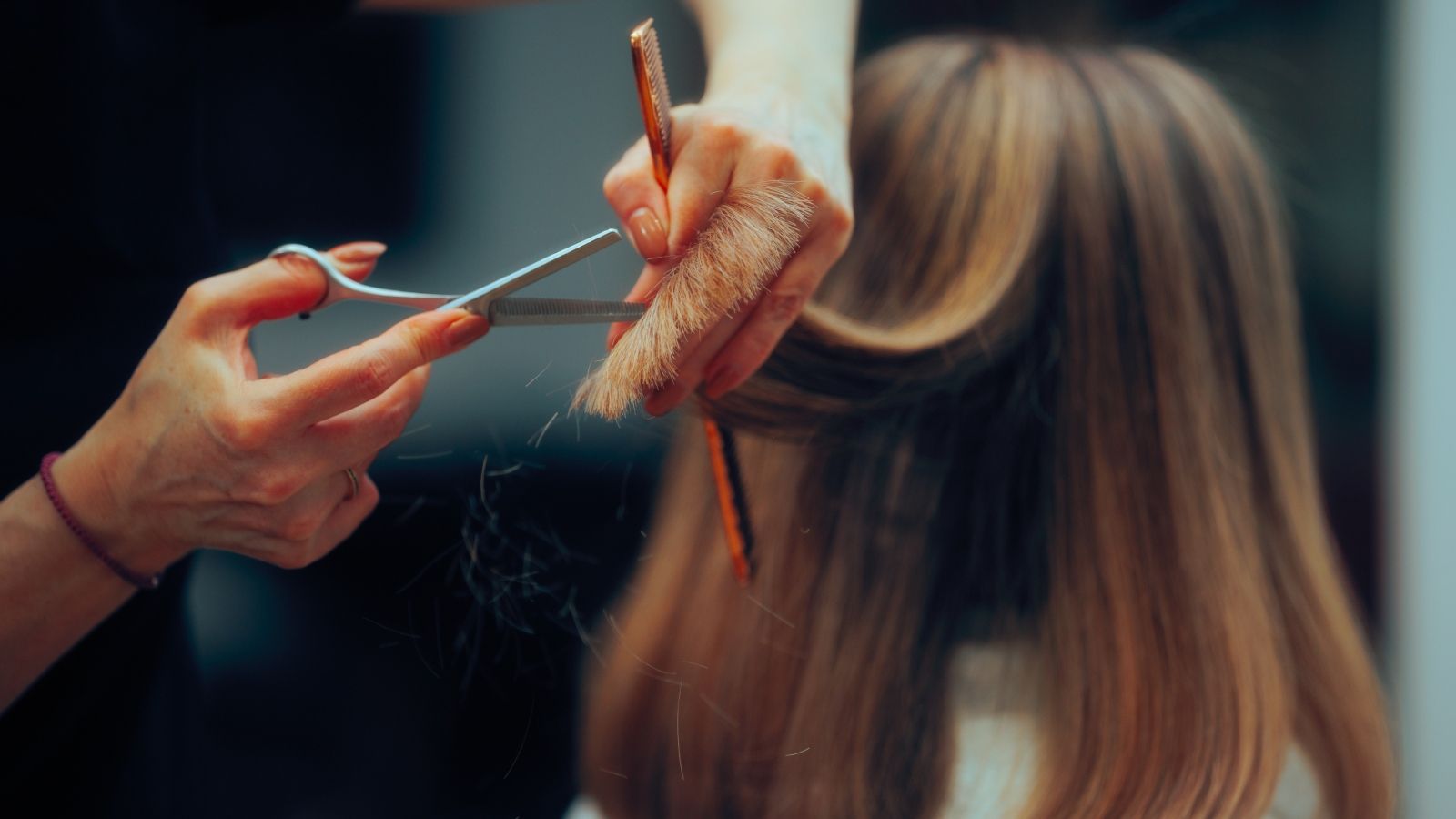 تواريخ قص الشعر للتكثيف والتطويل لشهر نوفمبر 2025