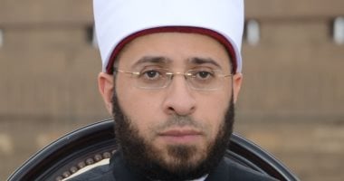 أخبار × 24 ساعة.. تكريم مواطن بادر بتثبيت أحد أعلام الدول في طريق المتحف المصرى