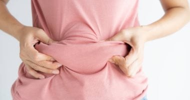 «أسباب آلام الظهر والدهون في البطن.. 8 عوامل تؤثر على العمود الفقري»