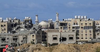 سكان خان يونس يستقبلون المساعدات بعد وقف إطلاق النار وفقا لاتفاق شرم الشيخ