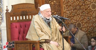 شيخ الأزهر يزور الدكتور أحمد عمر هاشم بعد تدهور فى حالته الصحية