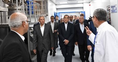 رئيس الوزراء يفتتح مصنعى إنتاج الخامات الدوائية والمطهرات