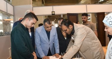 وزير الإنتاج الحربى يتابع مراحل التصنيع بشركة أبو زعبل للصناعات المتخصصة