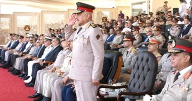 وزير الدفاع يشهد حفل تخرج دفعات جديدة من الكليات العسكرية